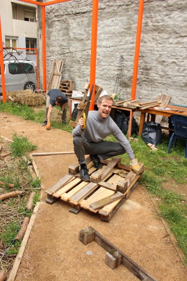Construction d&rsquo;une butte, plantations et land art demain !